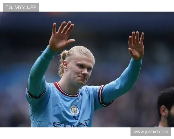 哈兰德在2019欧冠中的帽子戏法展现年轻天才实力，备受关注