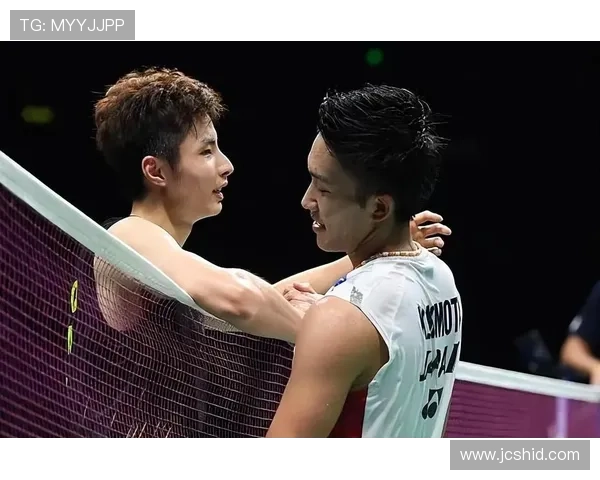 石宇奇穿得比谁都随意，场上那股子狠劲让人完全没法想象他今天刚起床